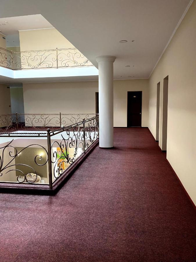Hotel New Continent Bushtyno Exterior foto